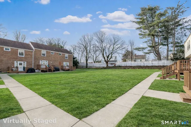 $390,000 | 240 Sunnyridge Avenue, Unit 116, Fairfield, CT 06824