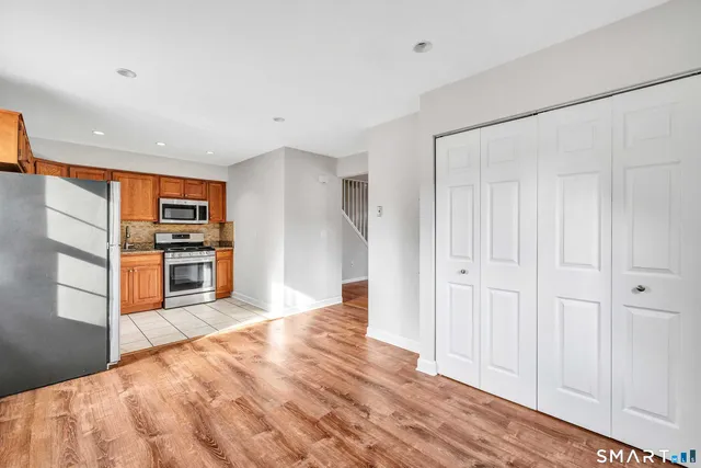 $390,000 | 240 Sunnyridge Avenue, Unit 116, Fairfield, CT 06824