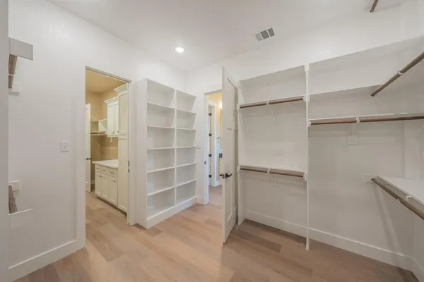 a view of empty room with a ceiling fan