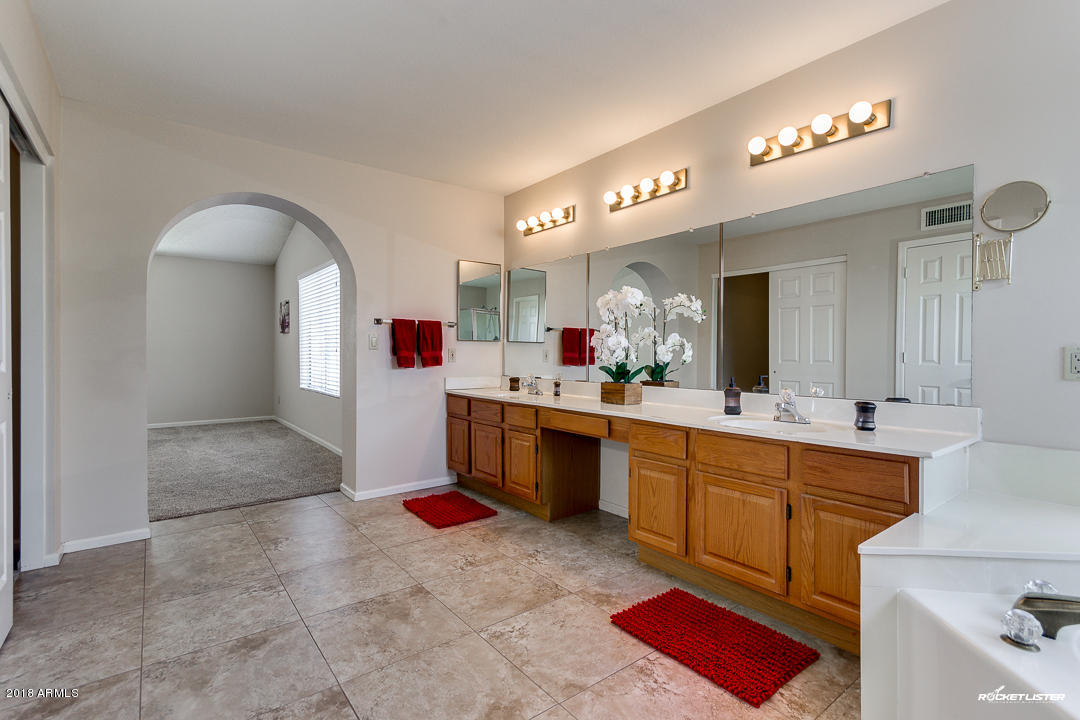 438 East Silver Creek Road Gilbert, AZ 85296 - Photo 6 of 54 28-Silvercreek