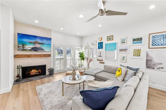 $2,700,000 | 219 2nd Street, Huntington Beach, CA 92648