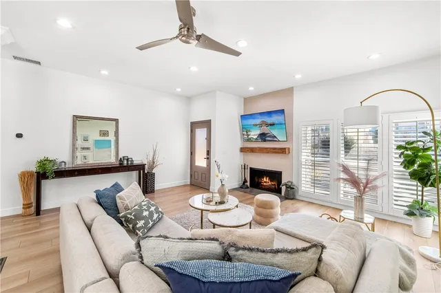 $2,700,000 | 219 2nd Street, Huntington Beach, CA 92648