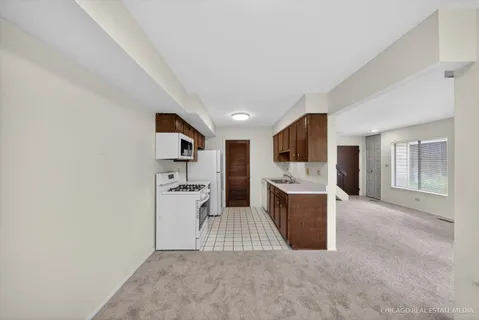$230,000 | 1326 Kingsbury Drive, Unit 6, Hanover Park, IL 60133