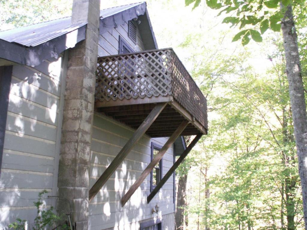 407 Michael Road Trade, TN 37691 - Photo 16 of 20 MASTER EN SUITE BALCONY