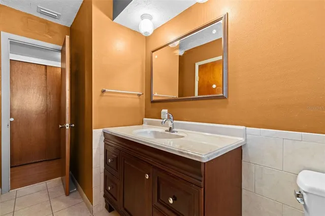 a view of a walk in closet