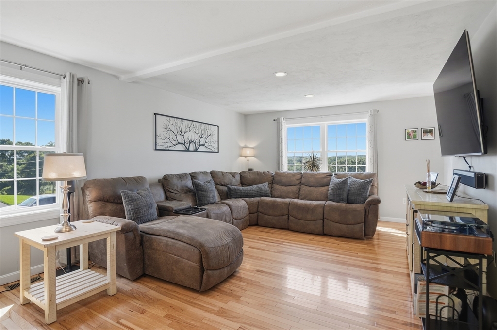 176 Southold Road Auburn, MA 01501 - Photo 9 of 36 Gallery Image 9