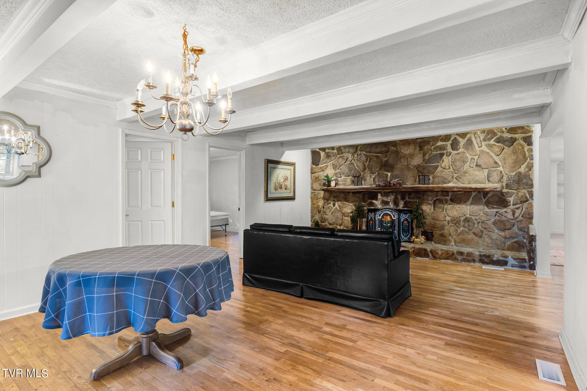 680 Springdale Drive Bristol, TN 37620 - Photo 2 of 23 13-web-or-mls-IMG_3110