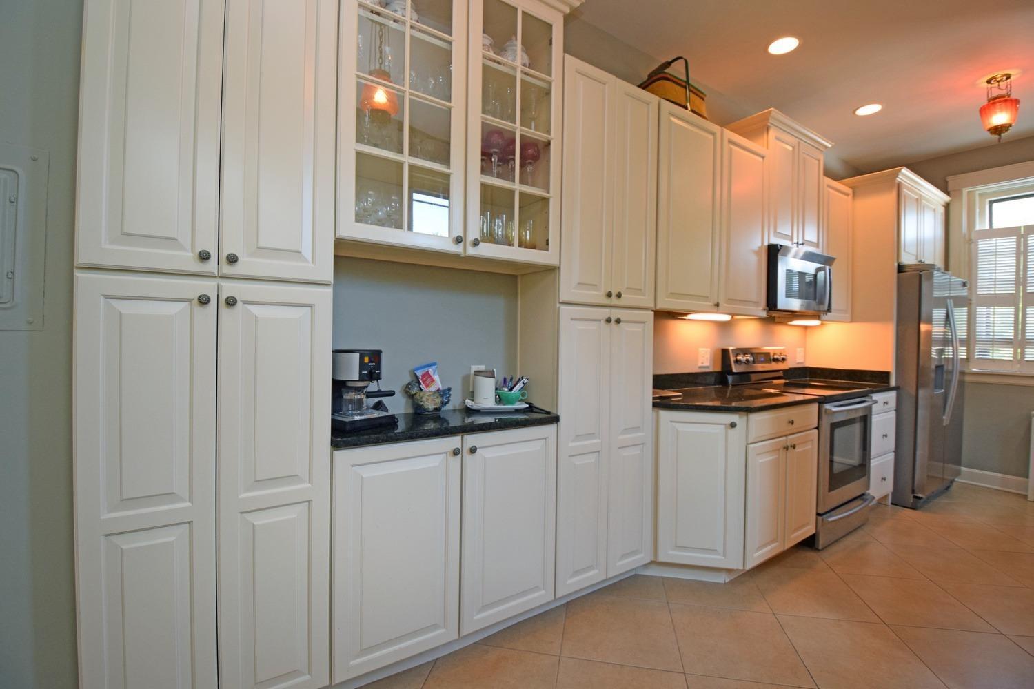 2138 Madison Road, Unit J Cincinnati, OH 45208 - Photo 17 of 36