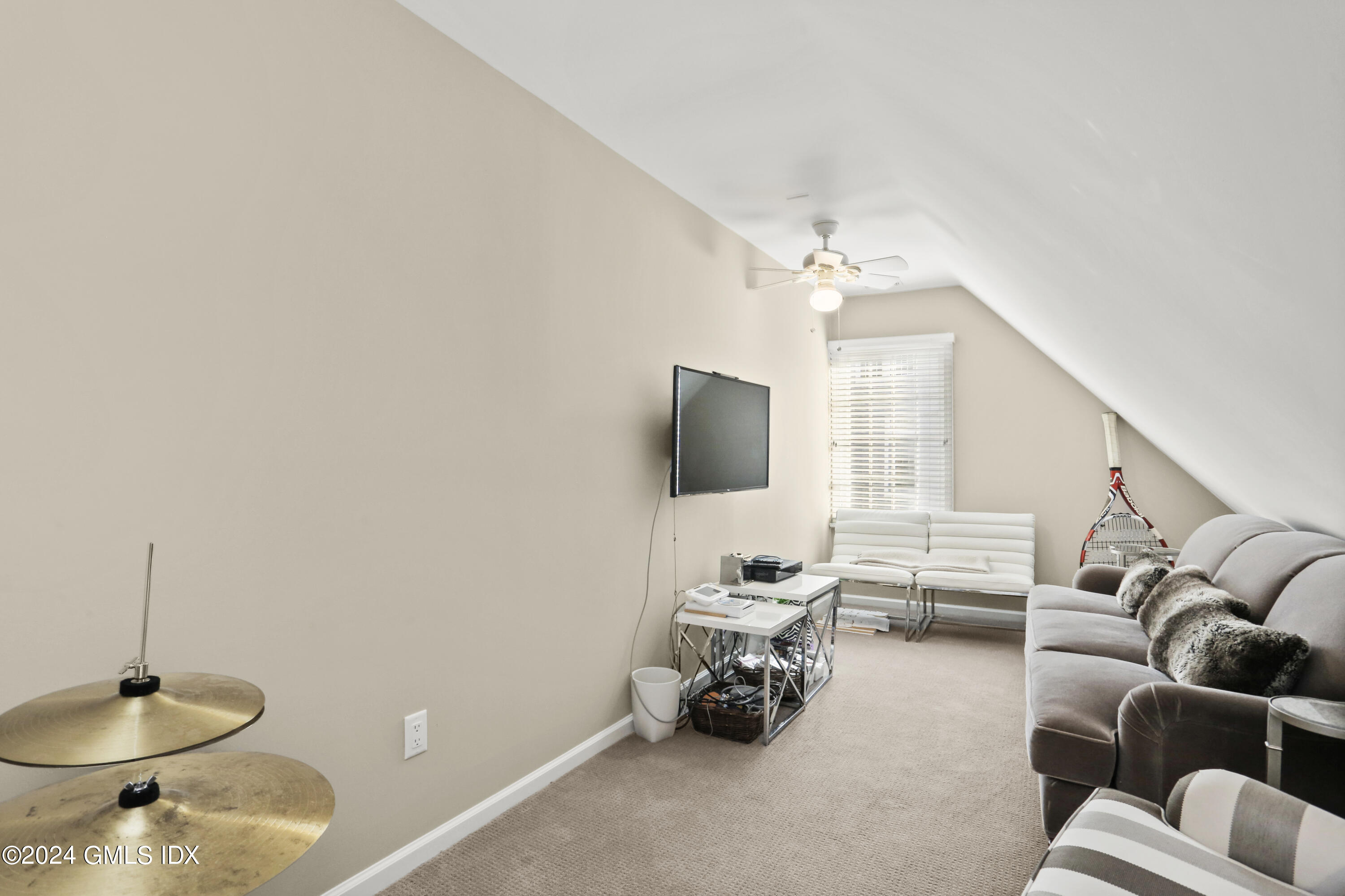 186 Field Point Road, Unit 6A Greenwich, CT 06830 - Photo 15 of 32 a living room with furniture and a flat screen tv