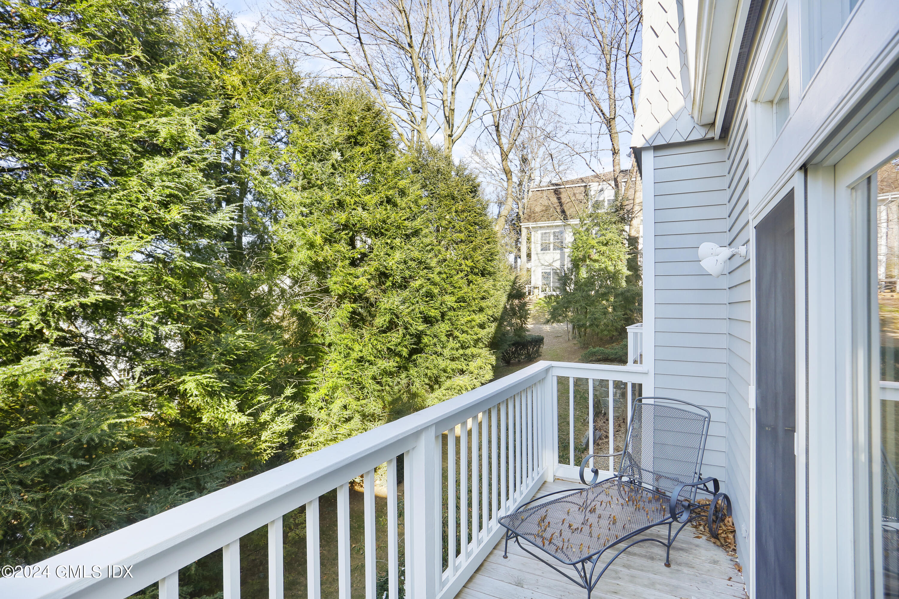 186 Field Point Road, Unit 6A Greenwich, CT 06830 - Photo 24 of 32 a view of a two chair in the balcony