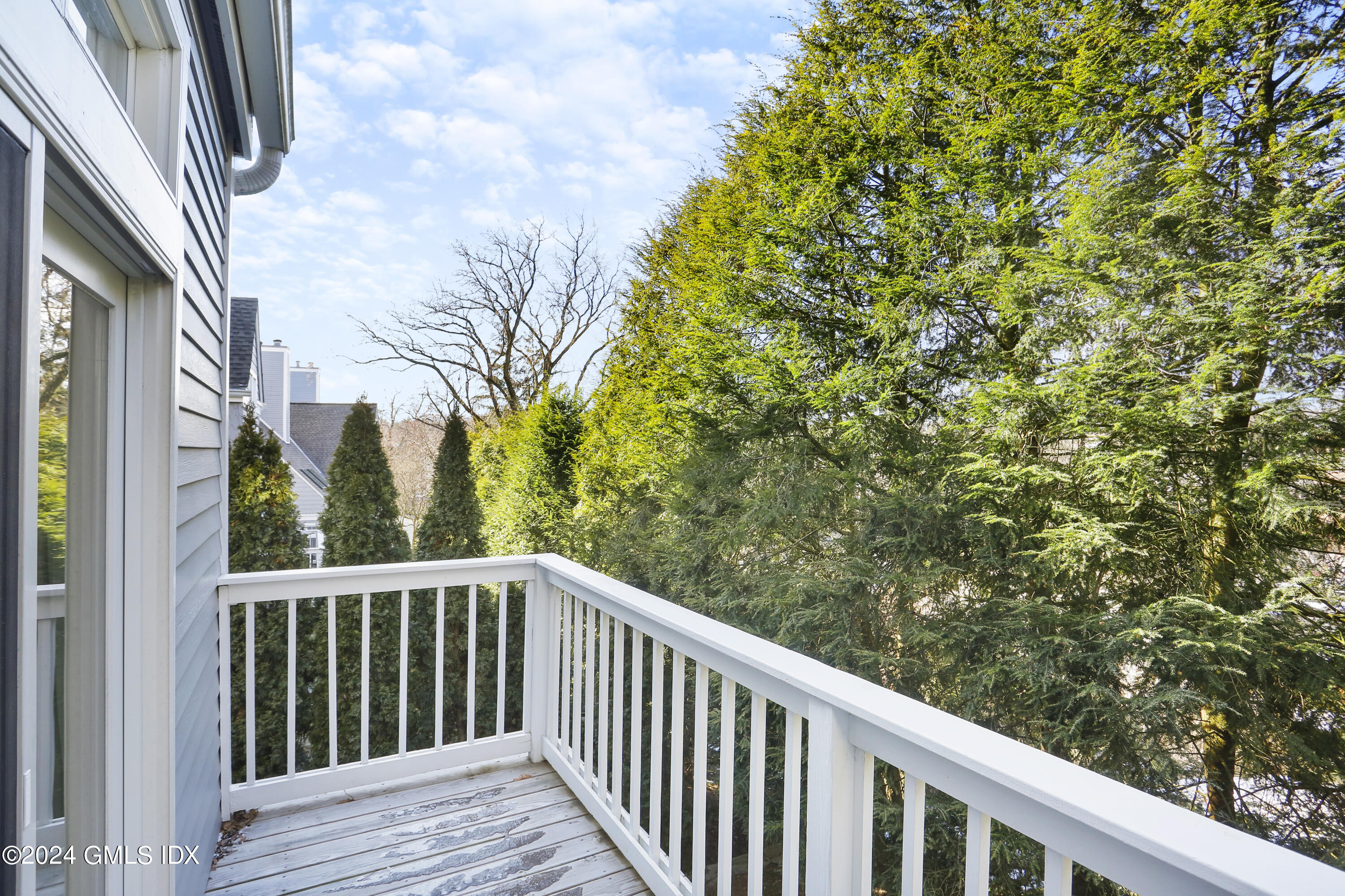 186 Field Point Road, Unit 6A Greenwich, CT 06830 - Photo 25 of 32 a view of a balcony with wooden fence and floor