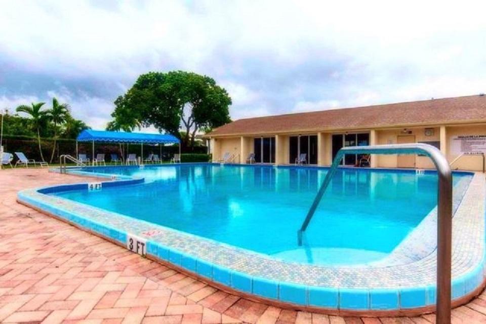 504 Davis Road, Unit 94 Palm Springs, FL 33461 - Photo 19 of 25 Unheated pool