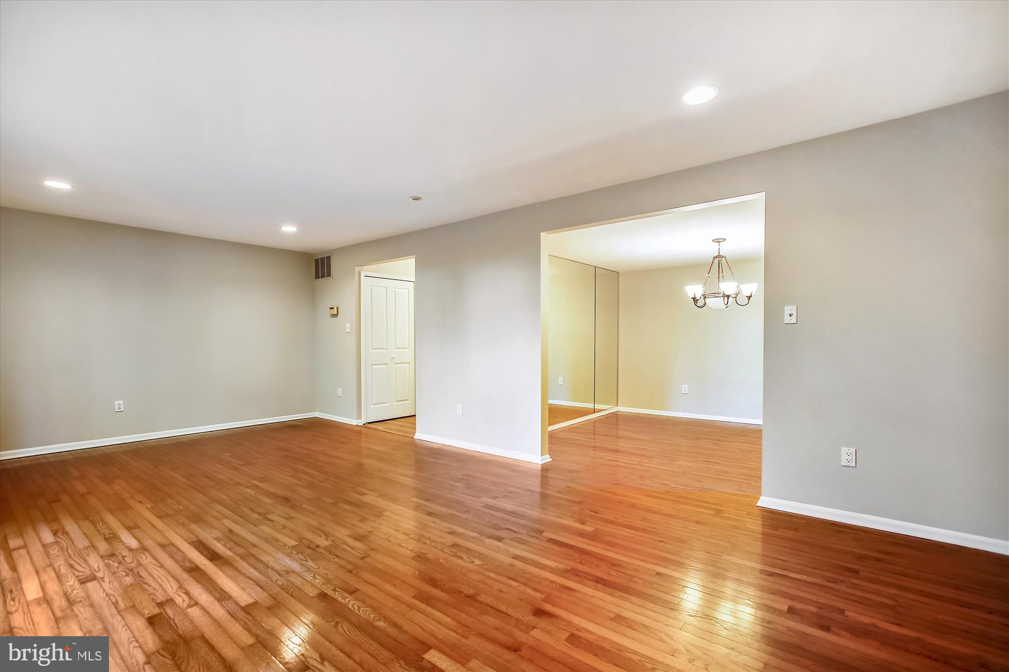 11042 Saffold Way Reston, VA 20190 - Photo 13 of 50 LIV RM with hdwd floor and walkout to balcony