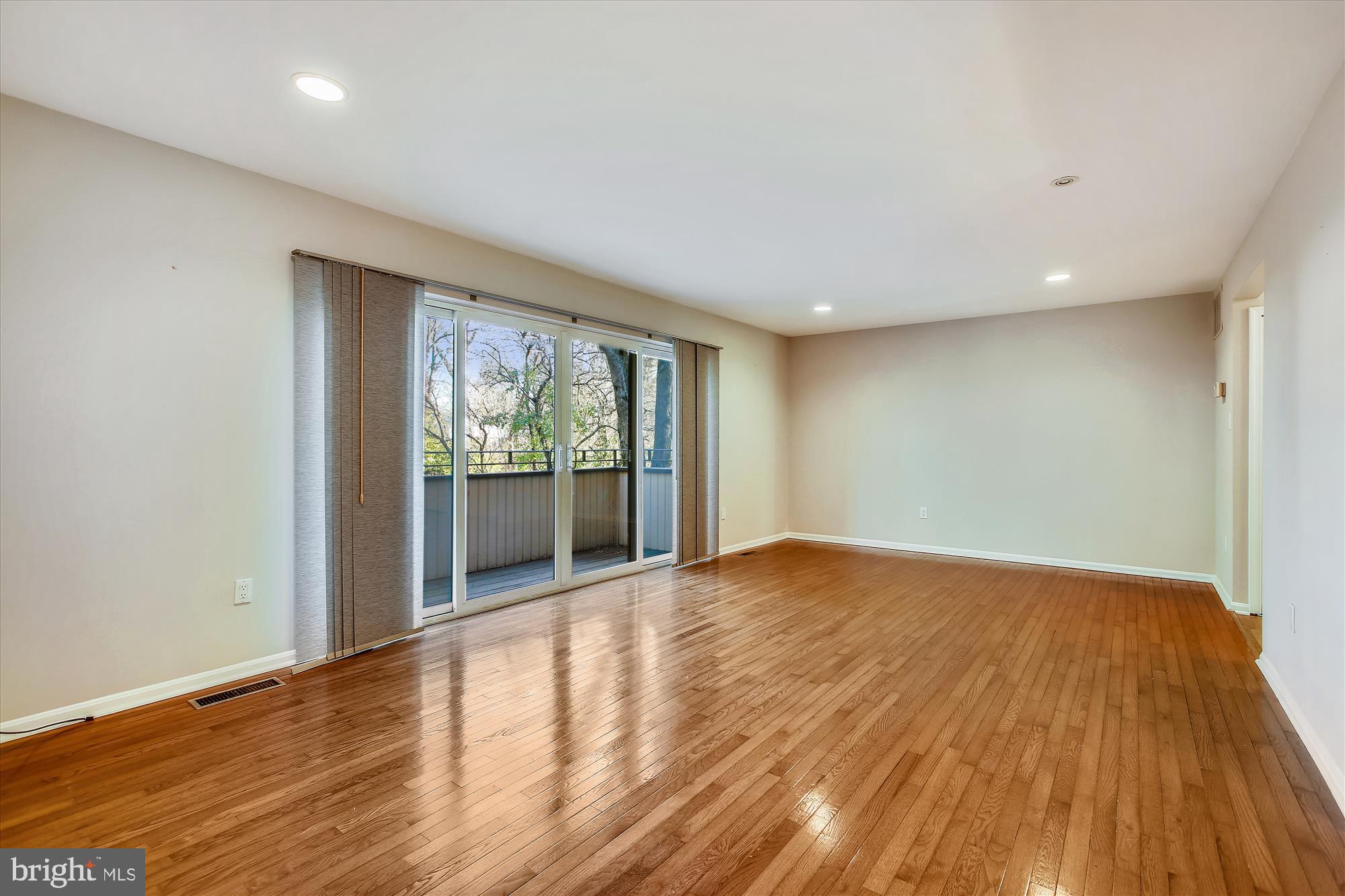 11042 Saffold Way Reston, VA 20190 - Photo 21 of 50 LIV RM with hdwd floor and walkout to balcony
