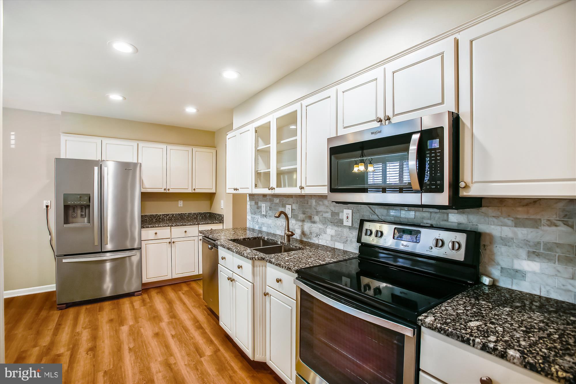 11042 Saffold Way Reston, VA 20190 - Photo 4 of 50 Kitchen - updated in 2019