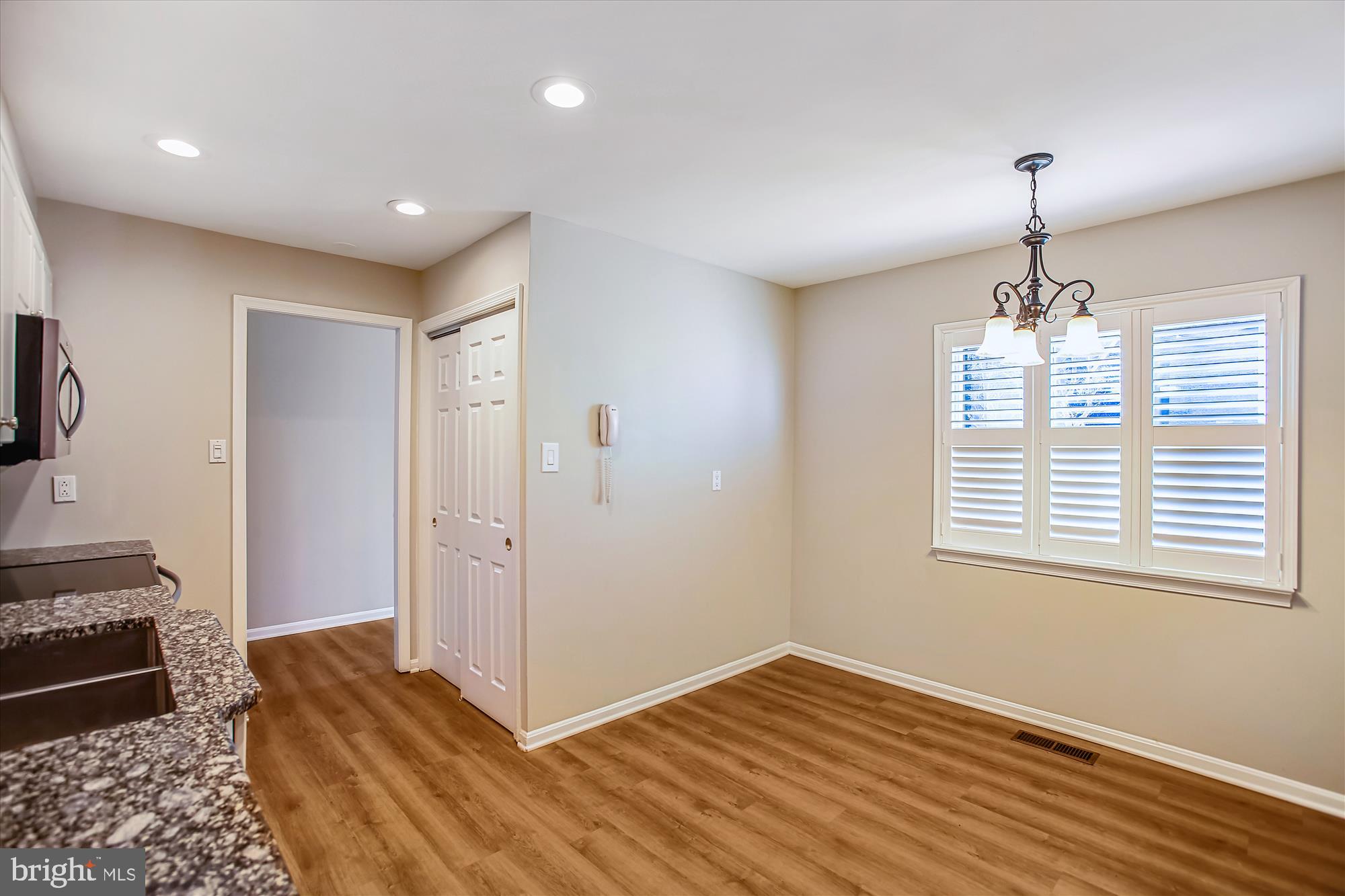 11042 Saffold Way Reston, VA 20190 - Photo 9 of 50 Eati-in Space