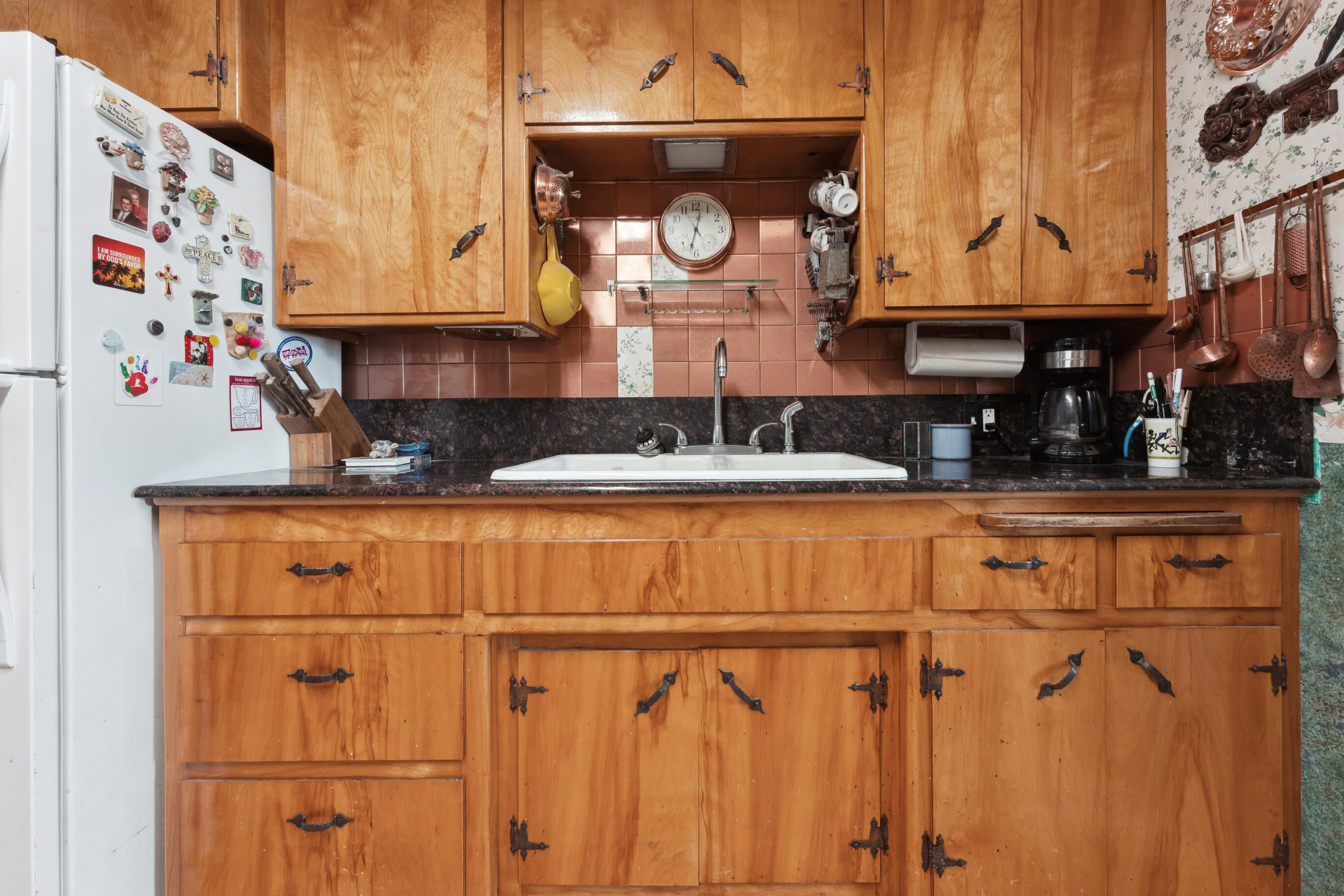 457 Rostel Street Central Point, OR 97502 - Photo 6 of 20 457_Kitchen4