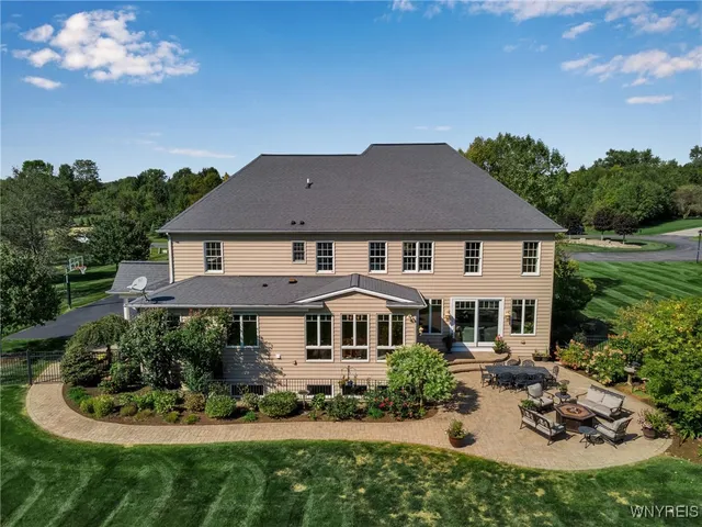 $1,580,000 | 8925 Williams Court, Clarence, NY 14032