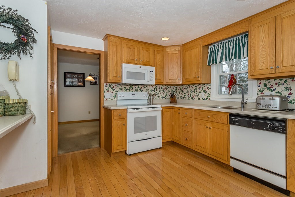 11 Trayer Road Canton, MA 02021 - Photo 8 of 22 Gallery Image 8