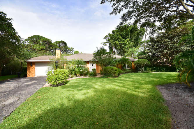 5531 Hibiscus Road Jupiter, FL 33458 - Photo 3 of 59 5531 Hibiscus Rd Jupiter FL-small-003-31