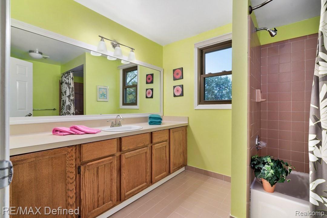1901 North Fairview Lane Rochester, MI 48306 - Photo 21 of 33 1901-N-Fairview-24.jpg