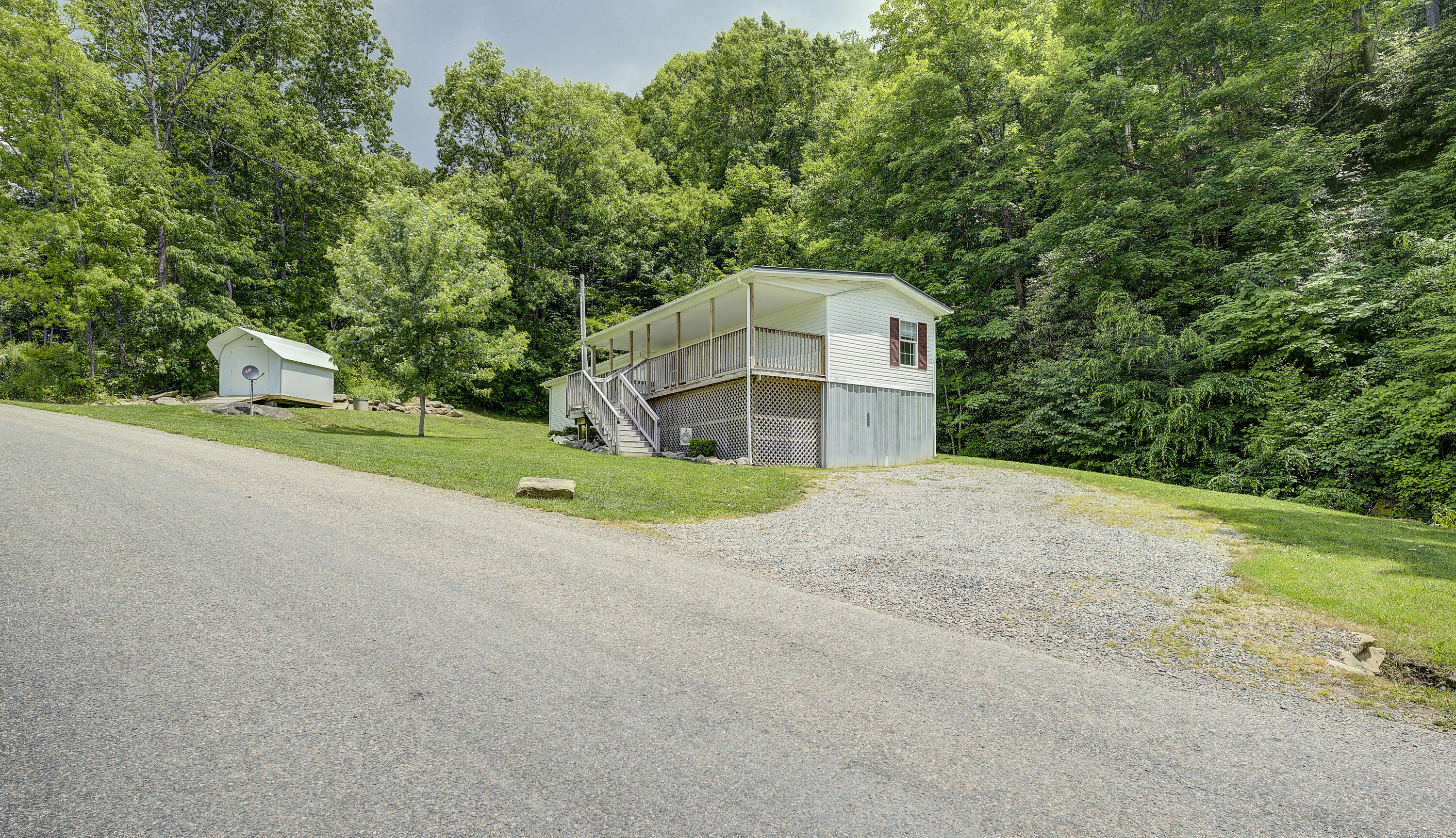 2801 Fall Branch Road Mountain City, TN 37683 - Photo 3 of 42 Fall-33