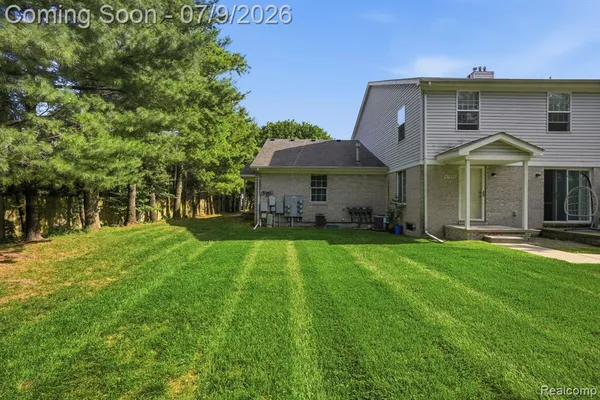 $229,900 | 47078 Auburn Court, Utica, MI 48317