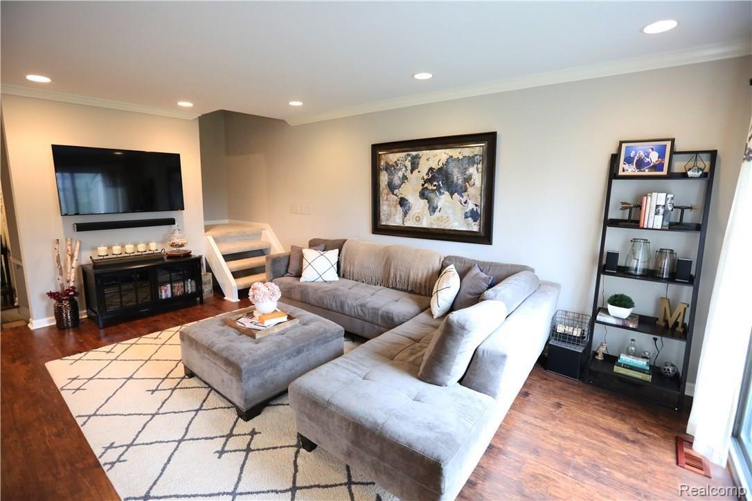 1058 Willow Grove Court Rochester, MI 48307 - Photo 16 of 40 20.JPG