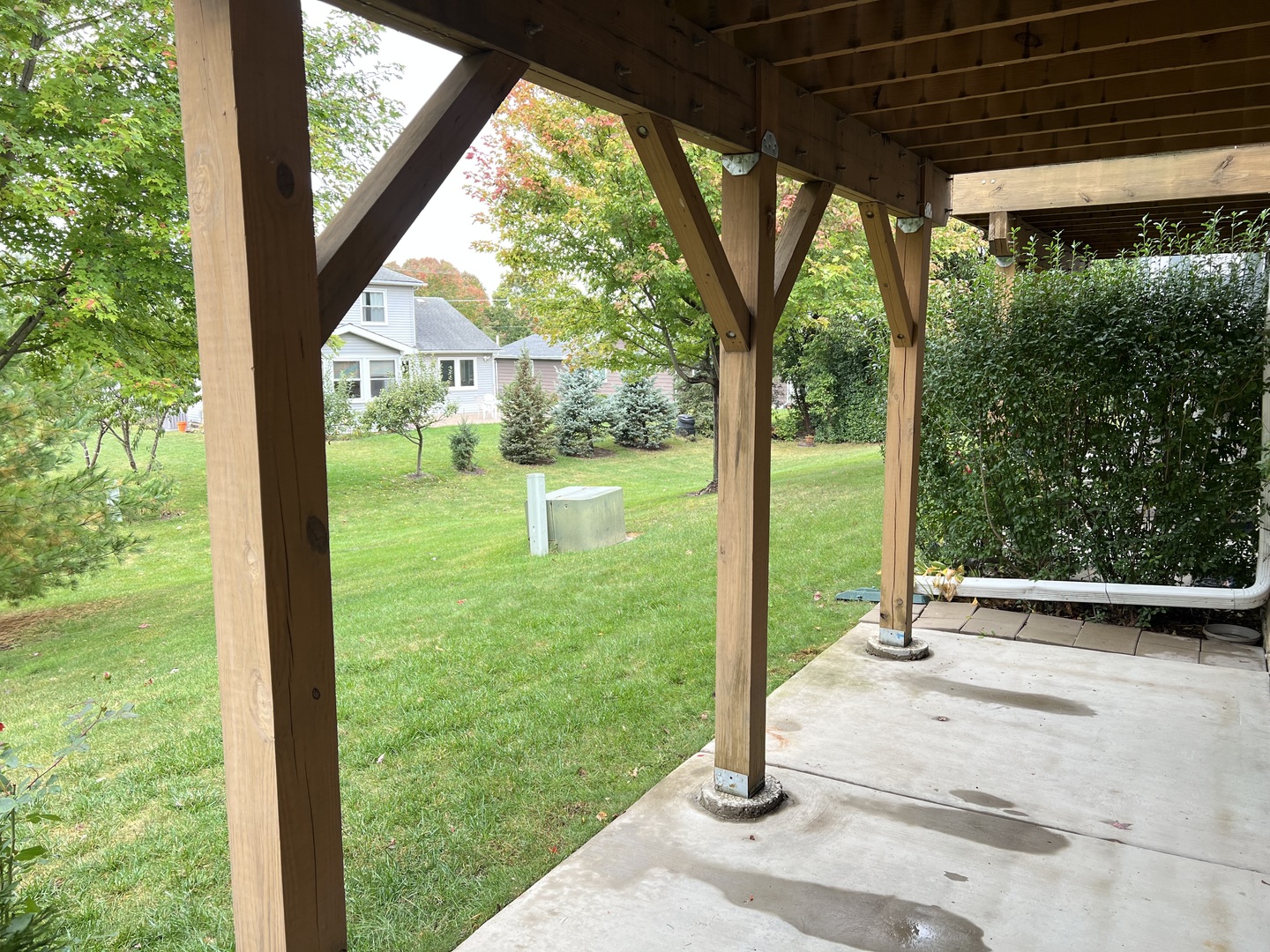 36 West Fern Court, Unit 117B Palatine, IL 60067 - Photo 10 of 11 a view of a porch with a backyard