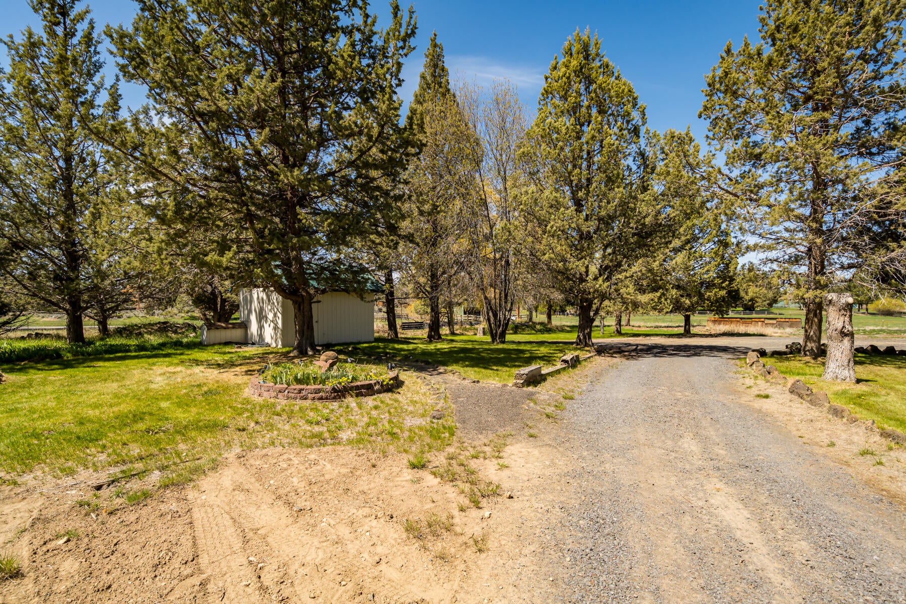 22070 Erickson Road Bend, OR 97701 - Photo 29 of 37 JH5_9187