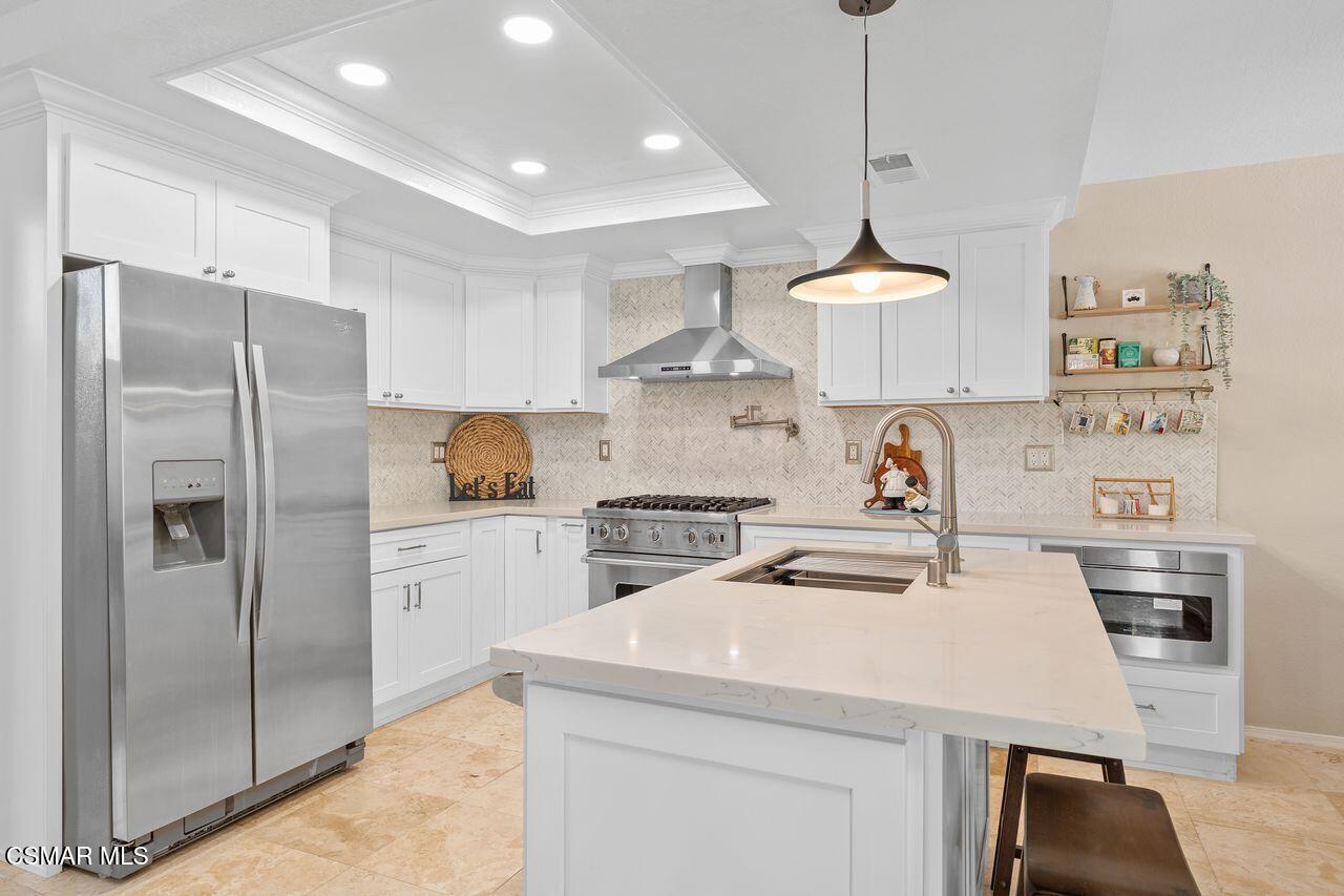 885 Congressional Road Simi Valley, CA 93065 - Photo 20 of 44 a kitchen with a refrigerator a stove a sink and a cabinets