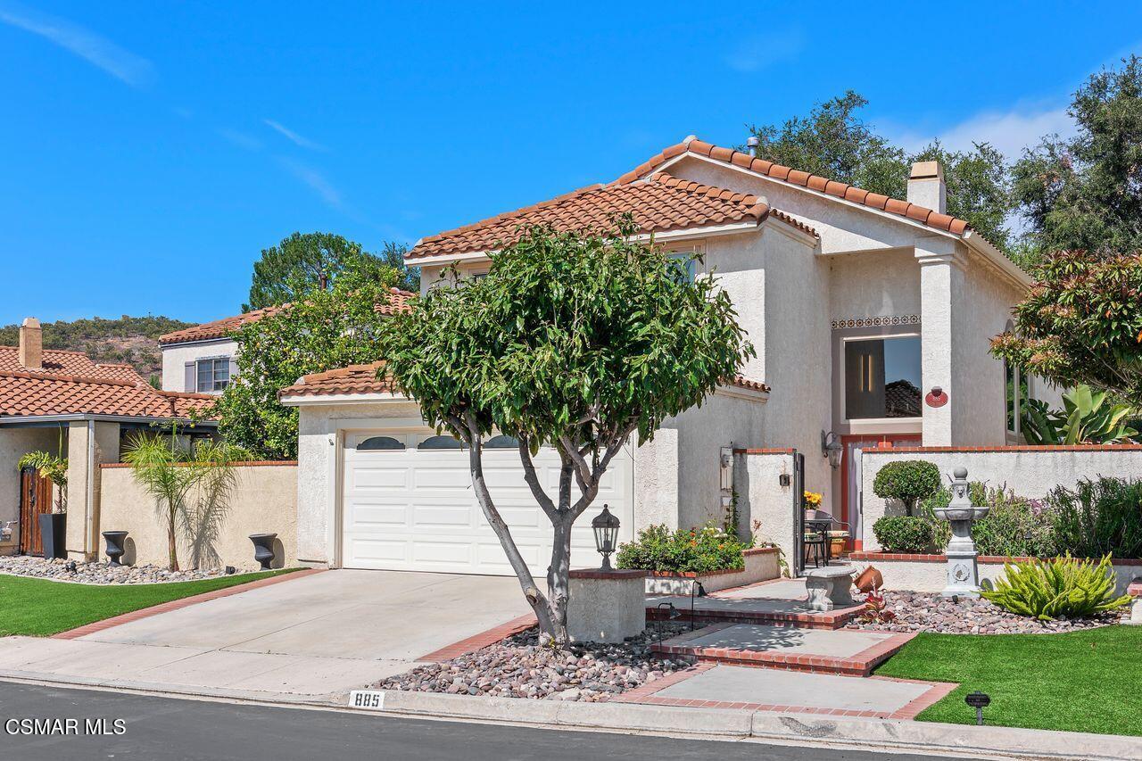 885 Congressional Road Simi Valley, CA 93065 - Photo 2 of 44 a front view of a house with garden