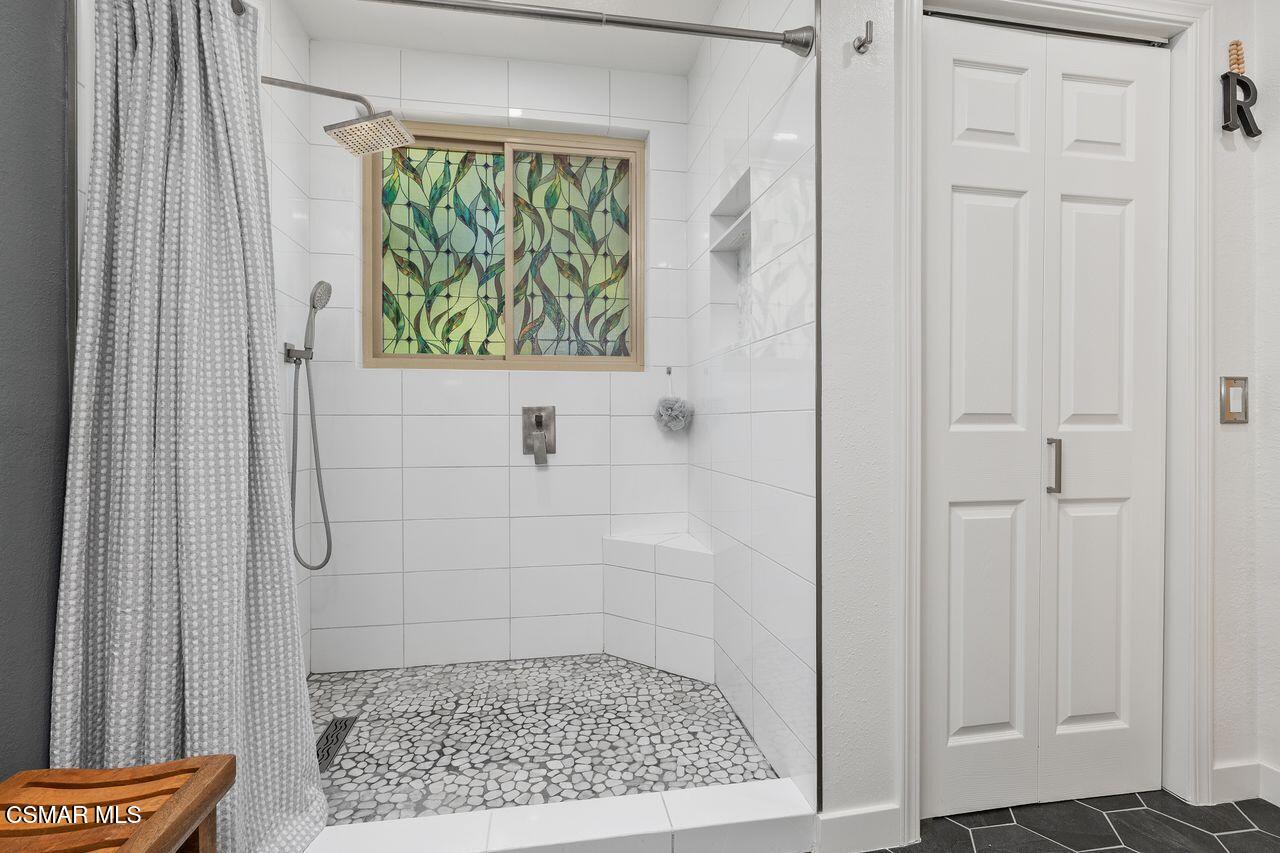 885 Congressional Road Simi Valley, CA 93065 - Photo 35 of 44 a bathroom with a shower