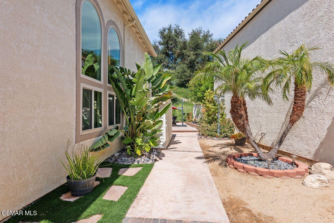 885 Congressional Road Simi Valley, CA 93065 - Photo 38 of 44 a view of a backyard with potted plants
