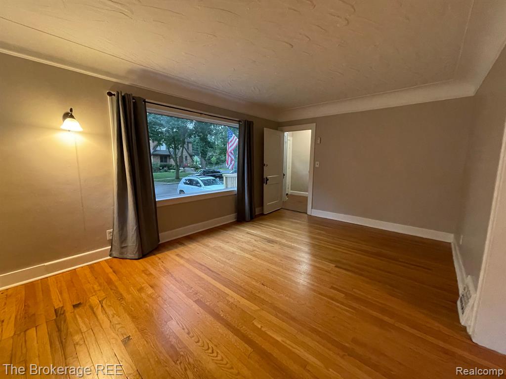 47 Fairwood Boulevard Pleasant Ridge, MI 48069 - Photo 21 of 33