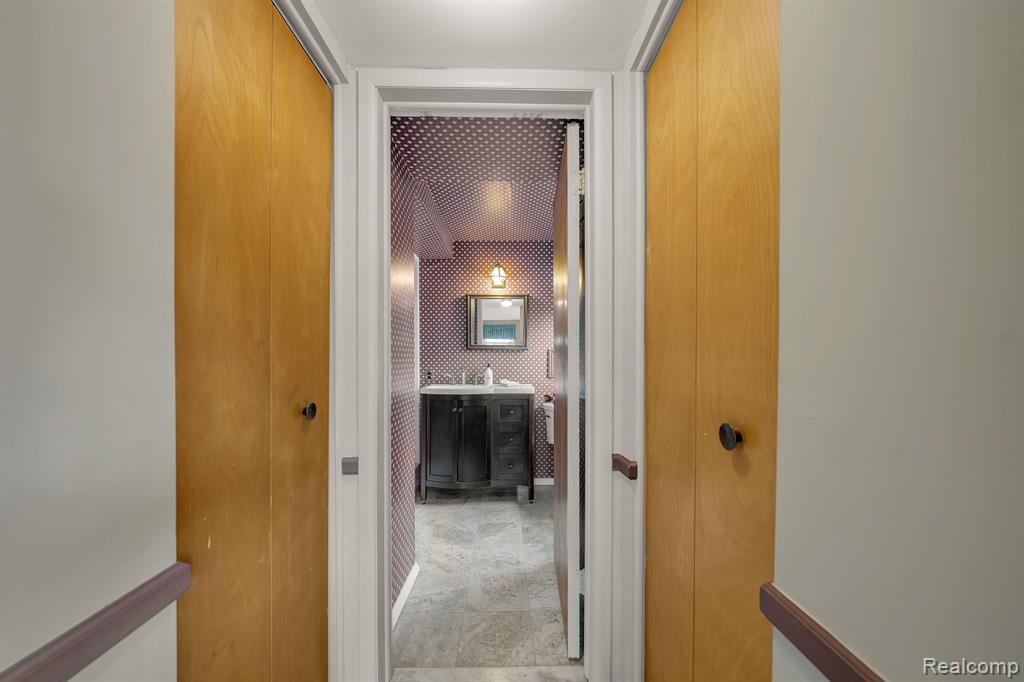 29958 Barwell Road Farmington Hills, MI 48334 - Photo 32 of 48