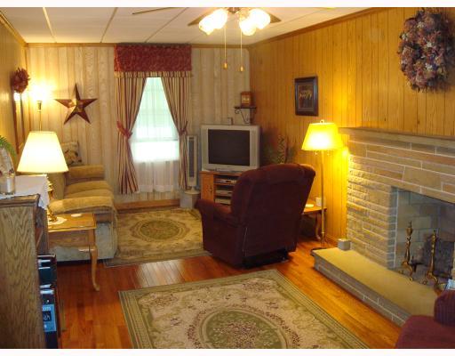 323 Mercer Street Butler, PA 16001 - Photo 4 of 13 Living Room.
