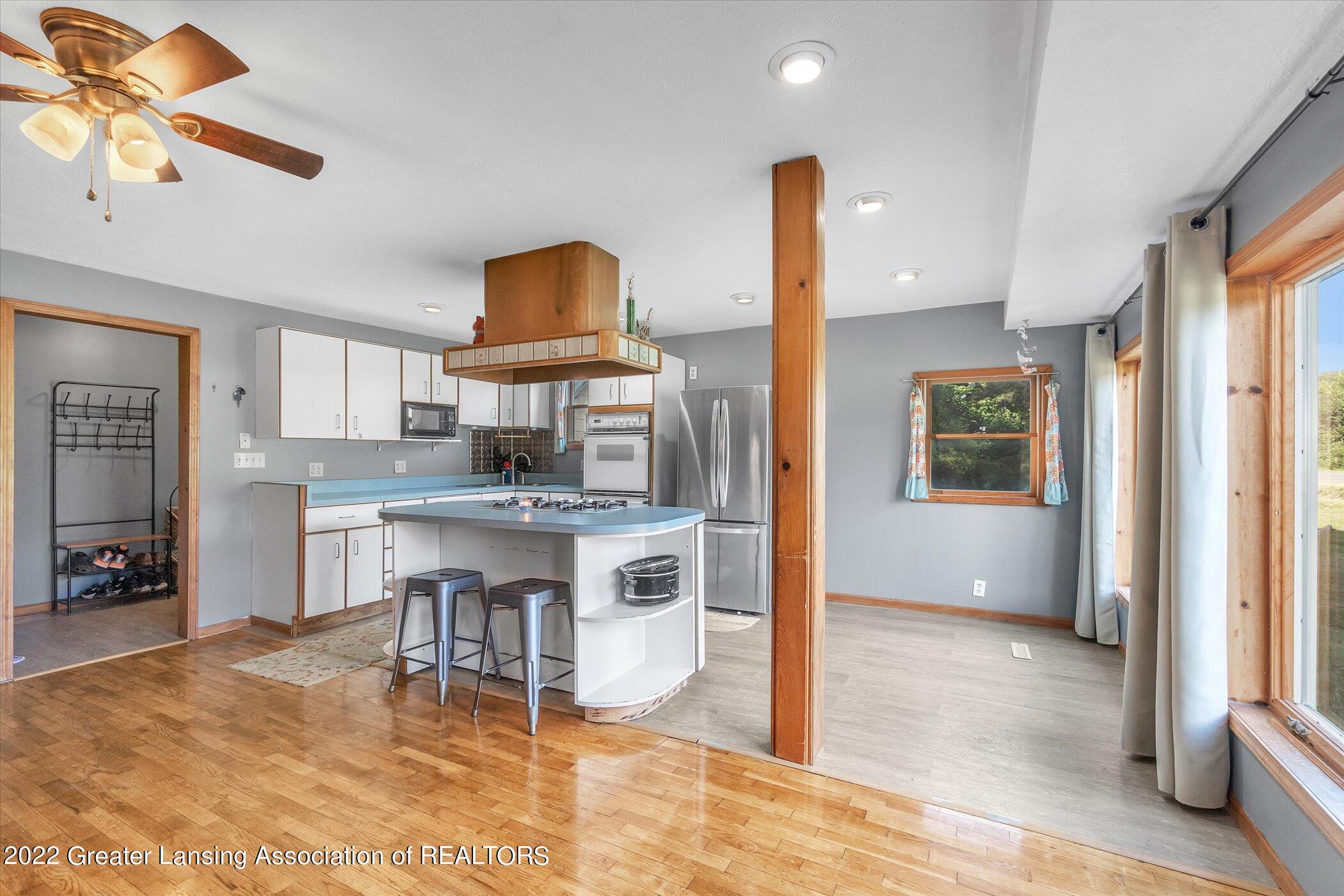 19281 West M 60 Three Rivers, MI 49093 - Photo 10 of 34 13-19281-M-60-WindowStill-Real-Estate-Ph