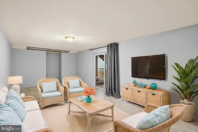 $829,900 | 15978 Cove Lane, Dumfries, VA 22025