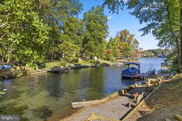 $829,900 | 15978 Cove Lane, Dumfries, VA 22025