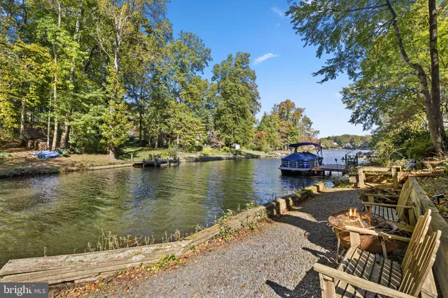 $829,900 | 15978 Cove Lane, Dumfries, VA 22025