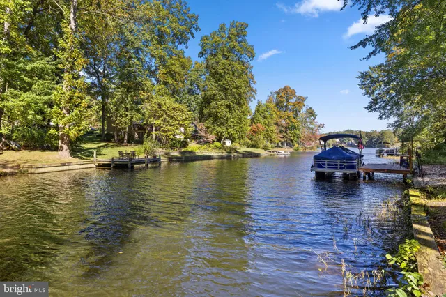 $829,900 | 15978 Cove Lane, Dumfries, VA 22025