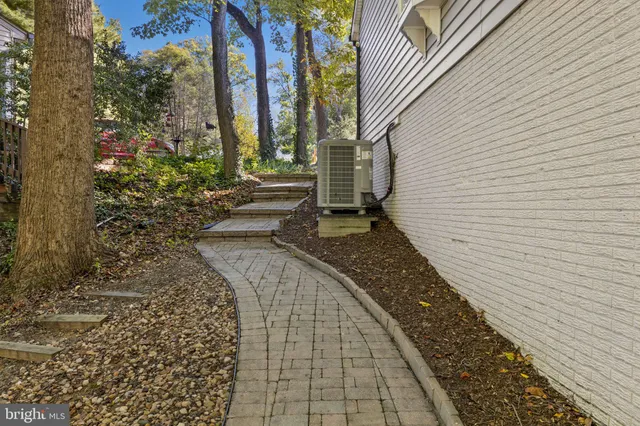 $829,900 | 15978 Cove Lane, Dumfries, VA 22025