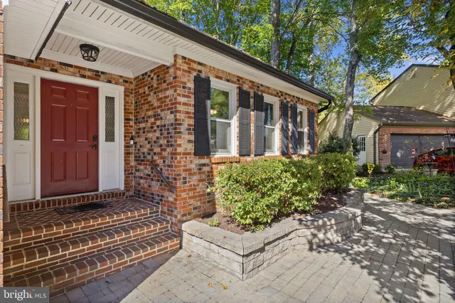 $829,900 | 15978 Cove Lane, Dumfries, VA 22025