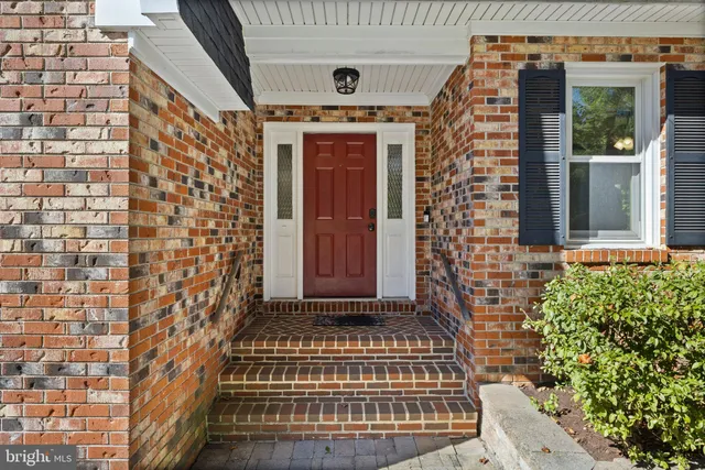 $829,900 | 15978 Cove Lane, Dumfries, VA 22025