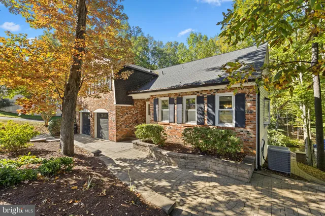 $829,900 | 15978 Cove Lane, Dumfries, VA 22025