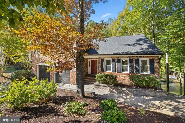 $829,900 | 15978 Cove Lane, Dumfries, VA 22025