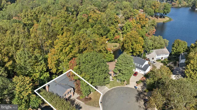 $829,900 | 15978 Cove Lane, Dumfries, VA 22025