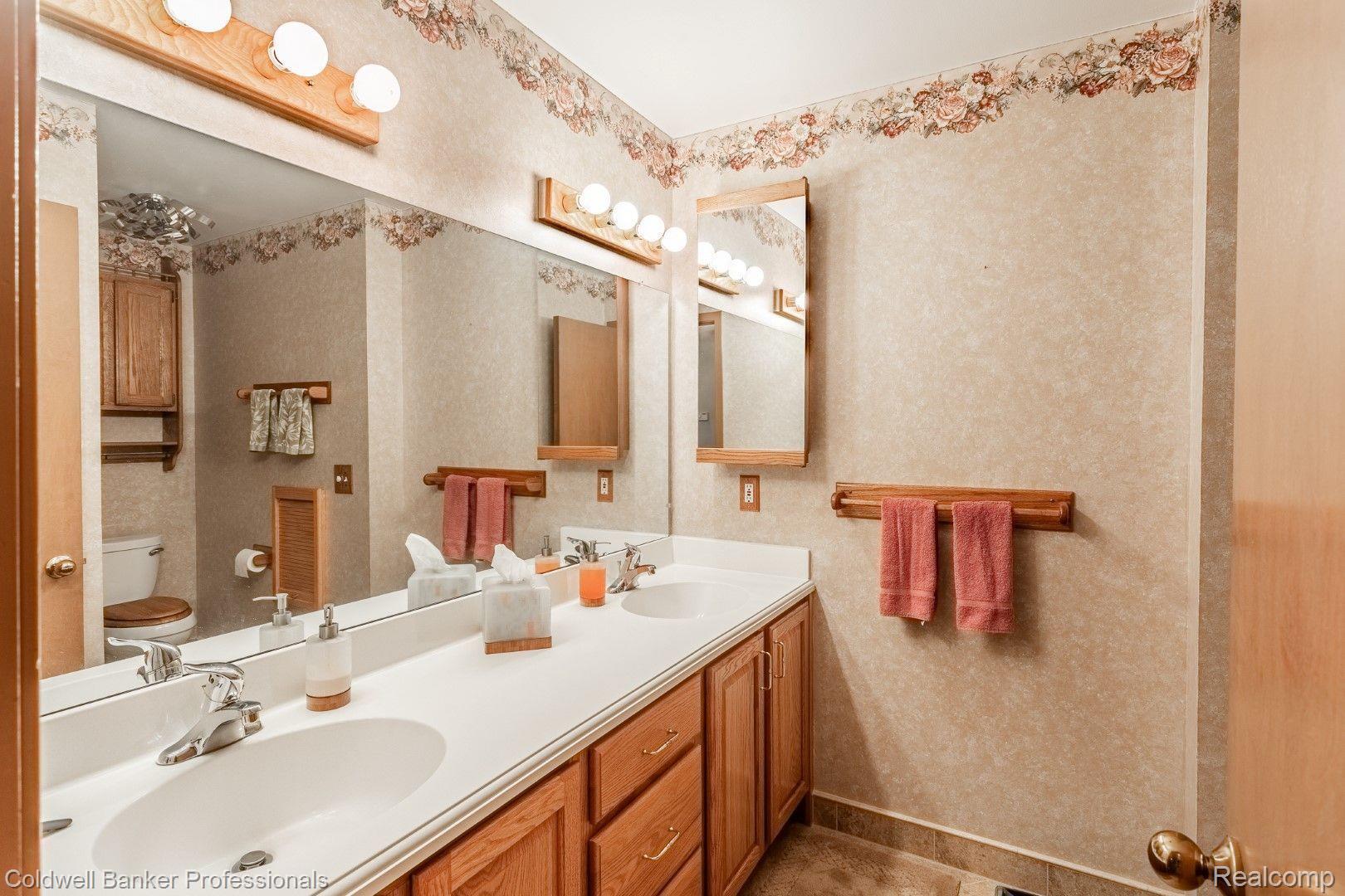 19263 Gill Road Livonia, MI 48152 - Photo 24 of 39