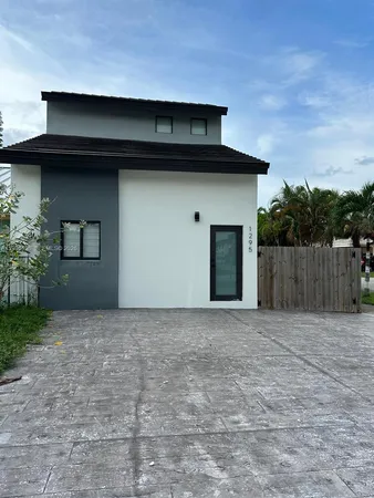 $2,100 | 1295 Southeast 9th Place, Unit 1295, Homestead, FL 33035